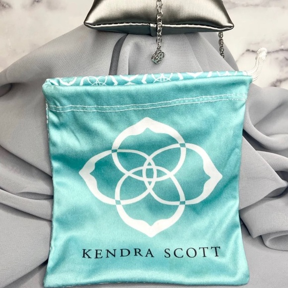 ❌❌SOLD❌❌Kendra Scott😍 “Rayne” Necklace in Silver - Picture 5 of 5